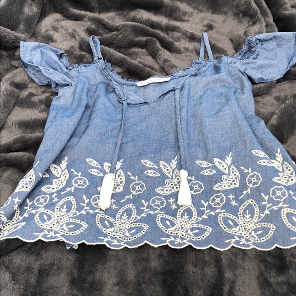 Open shoulder top